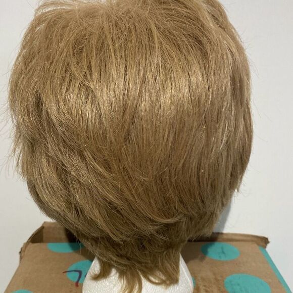 Paula Young Women's Charisma-A Color 16 Layered Short Hair Wig Size Average NWT - Picture 4 of 5